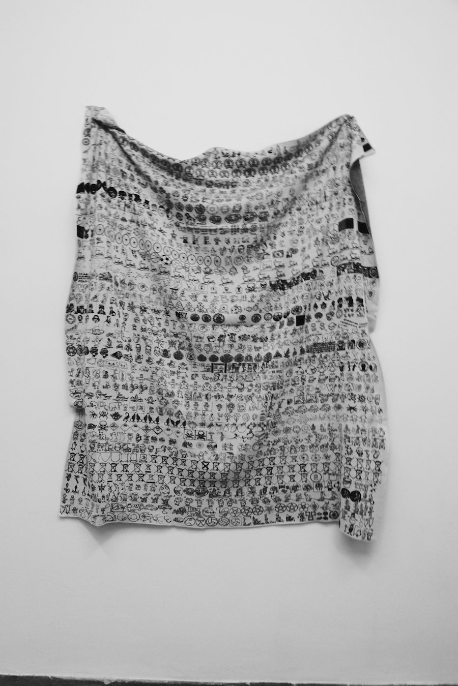Digital-Soirée 1 — the woven blanket in detail, made of found internet images