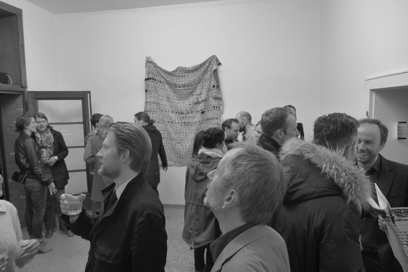 Digital-Soirée 1 — visitors looking at the book during the opening